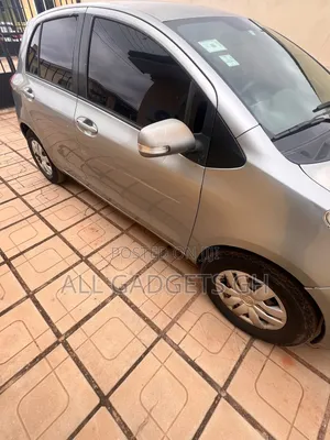 Toyota Vitz 2010 Gray