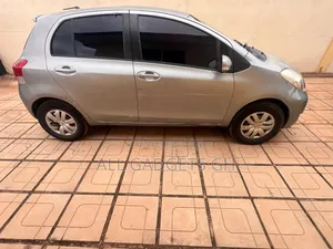 Toyota Vitz 2010 Gray