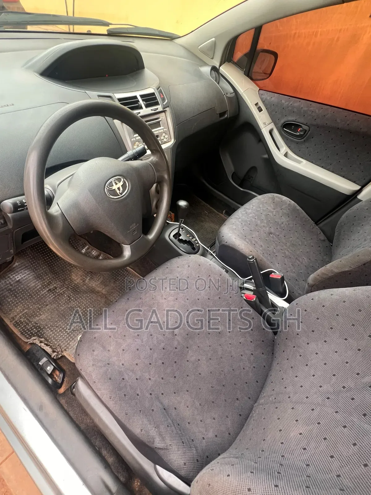 Toyota Vitz 2010 Gray