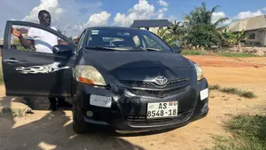 Toyota Yaris Base Sedan 4dr 2010 Gray