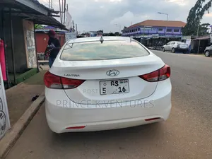 Hyundai Elantra Limited Sedan FWD (1.8L 4cyl 6A) 2013 White