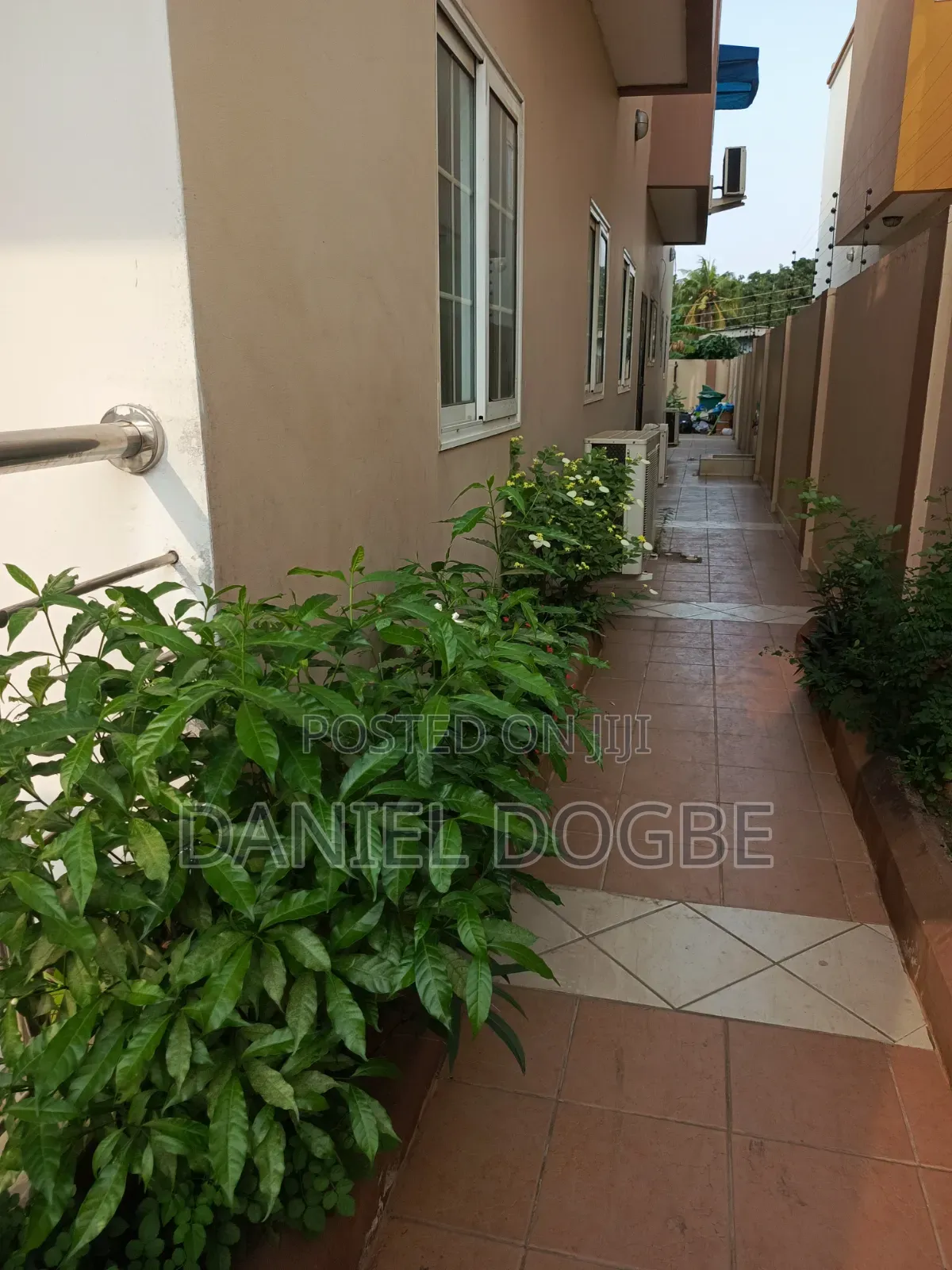7bdrm House in Etordan, Boundary Road Area for rent