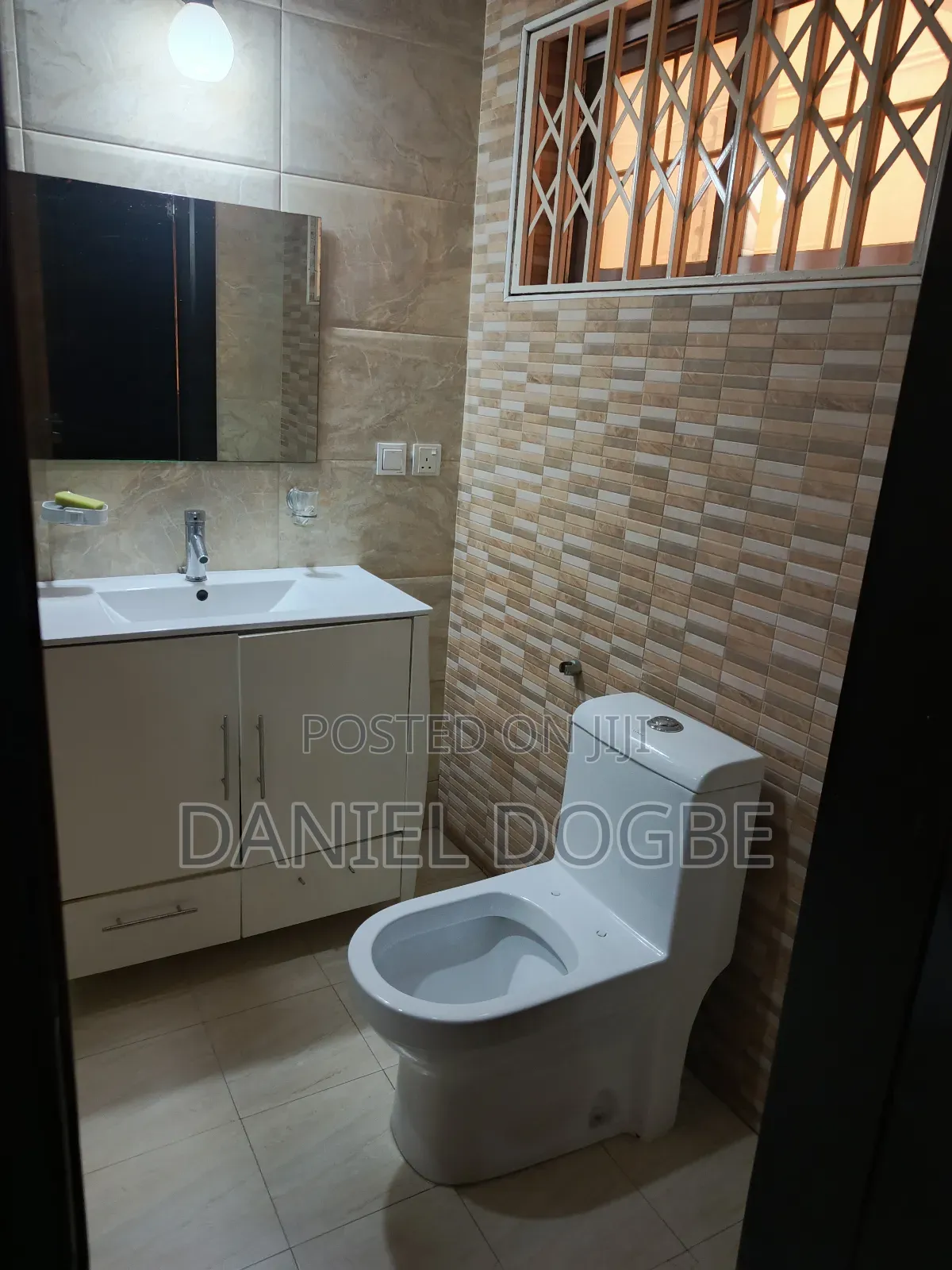 7bdrm House in Etordan, Boundary Road Area for rent