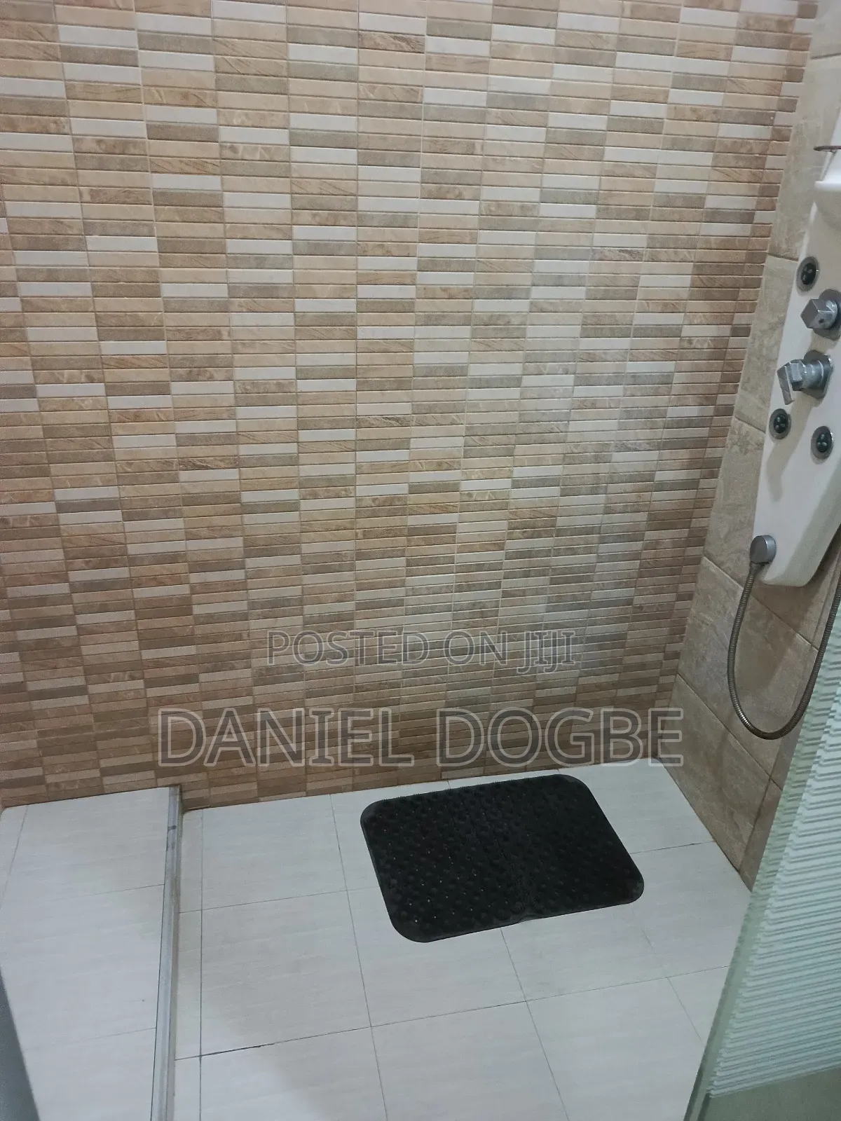 7bdrm House in Etordan, Boundary Road Area for rent