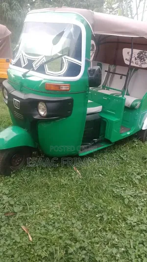 Bajaj RE 2022 Green