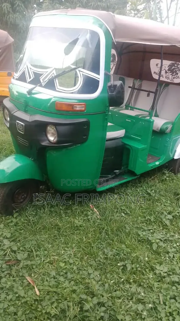 Bajaj RE 2022 Green