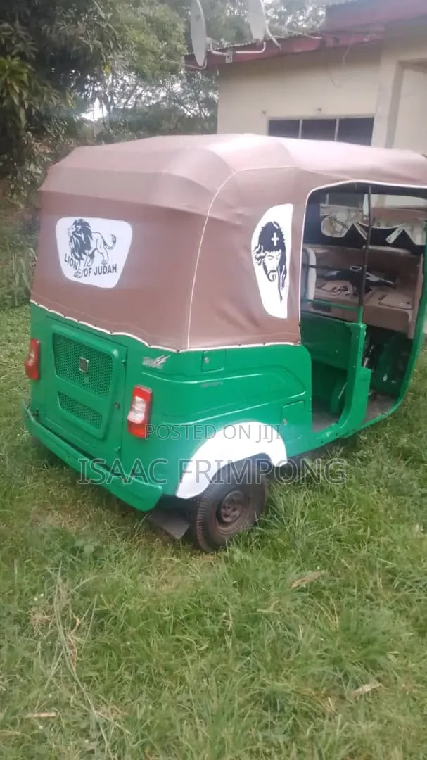 Bajaj RE 2022 Green
