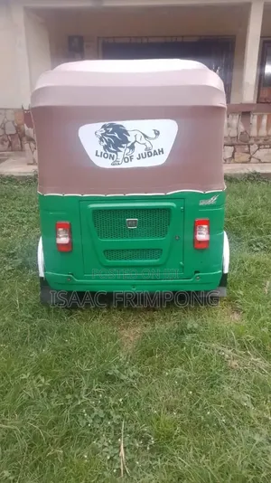Bajaj RE 2022 Green