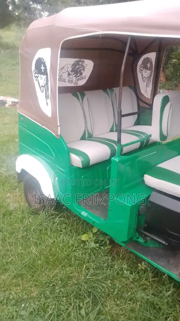 Bajaj RE 2022 Green