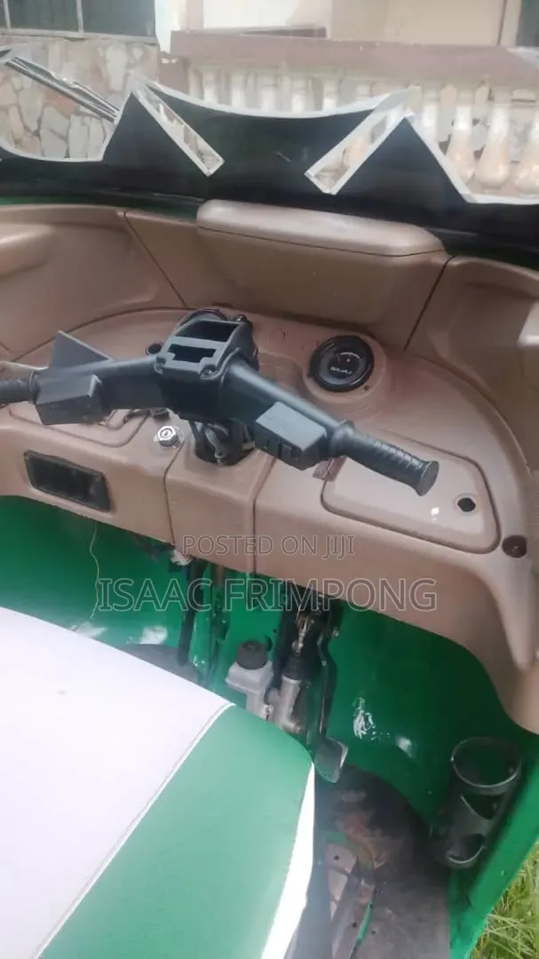 Bajaj RE 2022 Green