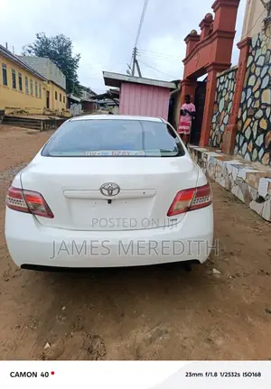 Toyota Camry Base 4dr Sedan (2.5L 4cyl 6M) 2010 White