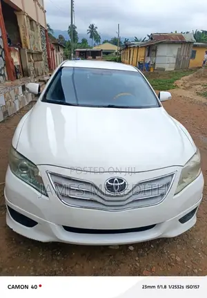 Toyota Camry Base 4dr Sedan (2.5L 4cyl 6M) 2010 White