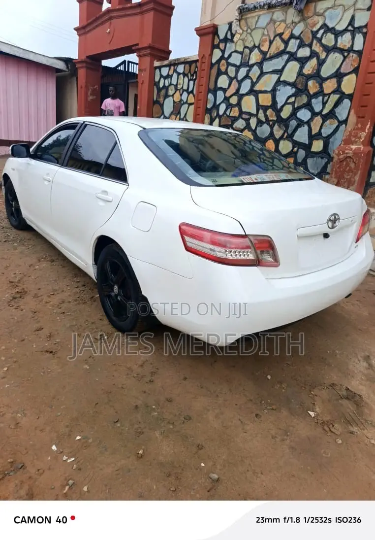 Toyota Camry Base 4dr Sedan (2.5L 4cyl 6M) 2010 White