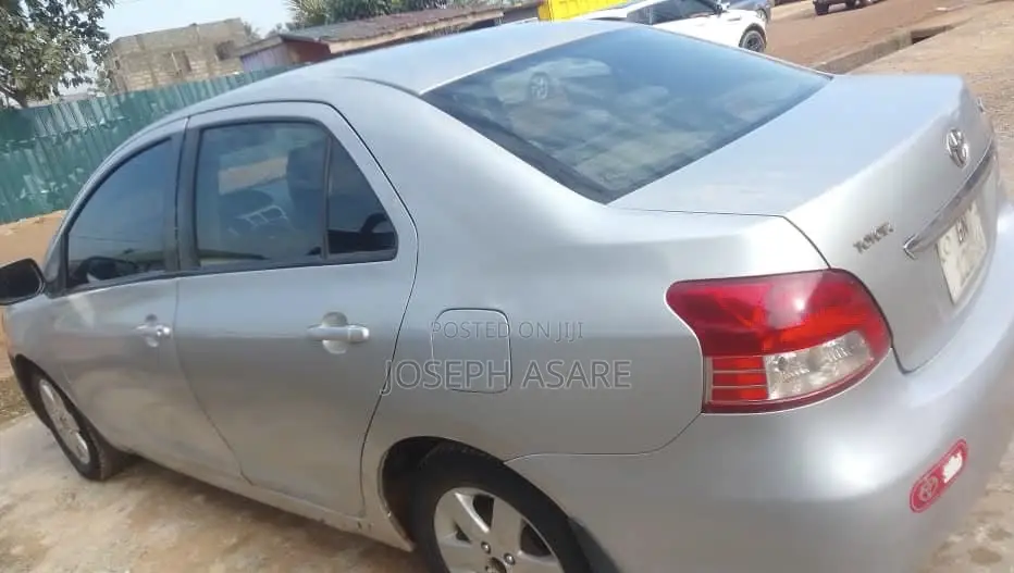 Toyota Yaris 2010 Silver