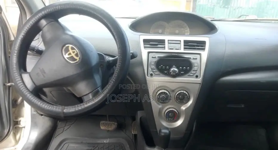 Toyota Yaris 2010 Silver