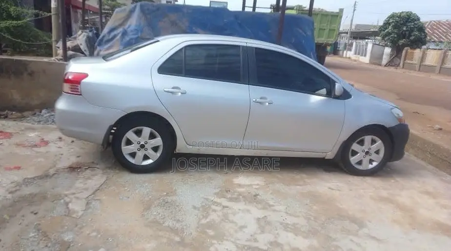 Toyota Yaris 2010 Silver
