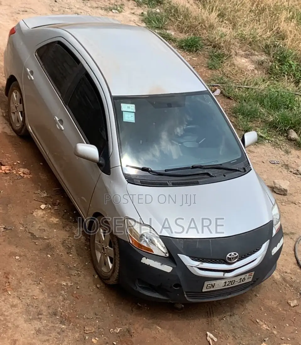 Toyota Yaris 2010 Silver