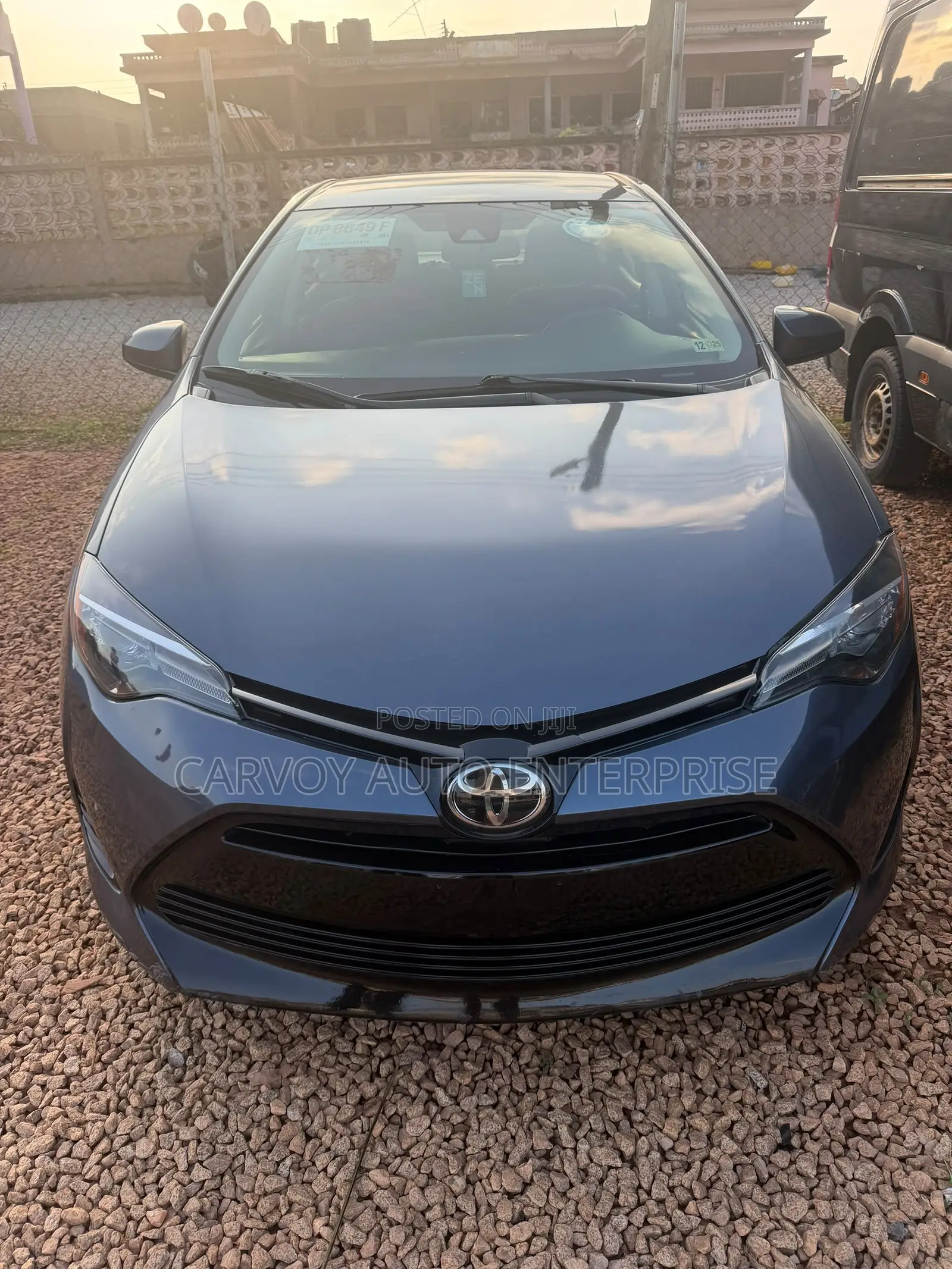 Toyota Corolla LE 4dr Sedan (1.8L 4cyl CVT) 2017 Gray