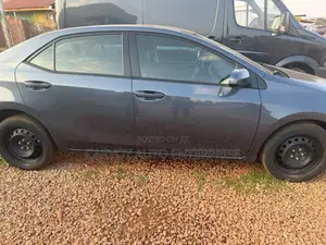 Toyota Corolla LE 4dr Sedan (1.8L 4cyl CVT) 2017 Gray