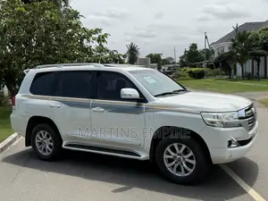 Toyota Land Cruiser 5.7 V8 VXR 2017 White