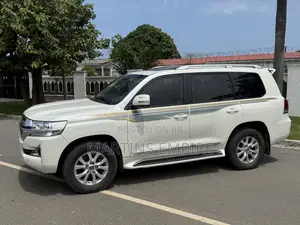 Toyota Land Cruiser 5.7 V8 VXR 2017 White
