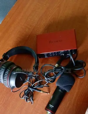 Focusrite Scarlett 2i2 Studio 4th Gen Bundle