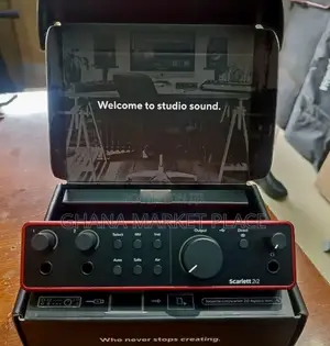 Focusrite Scarlett 2i2 Studio 4th Gen Bundle