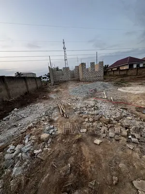 5bdrm House in Ofaakor, Awutu Senya East Municipal for sale