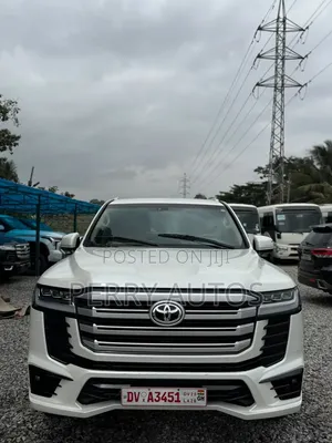Toyota Land Cruiser 2016 White