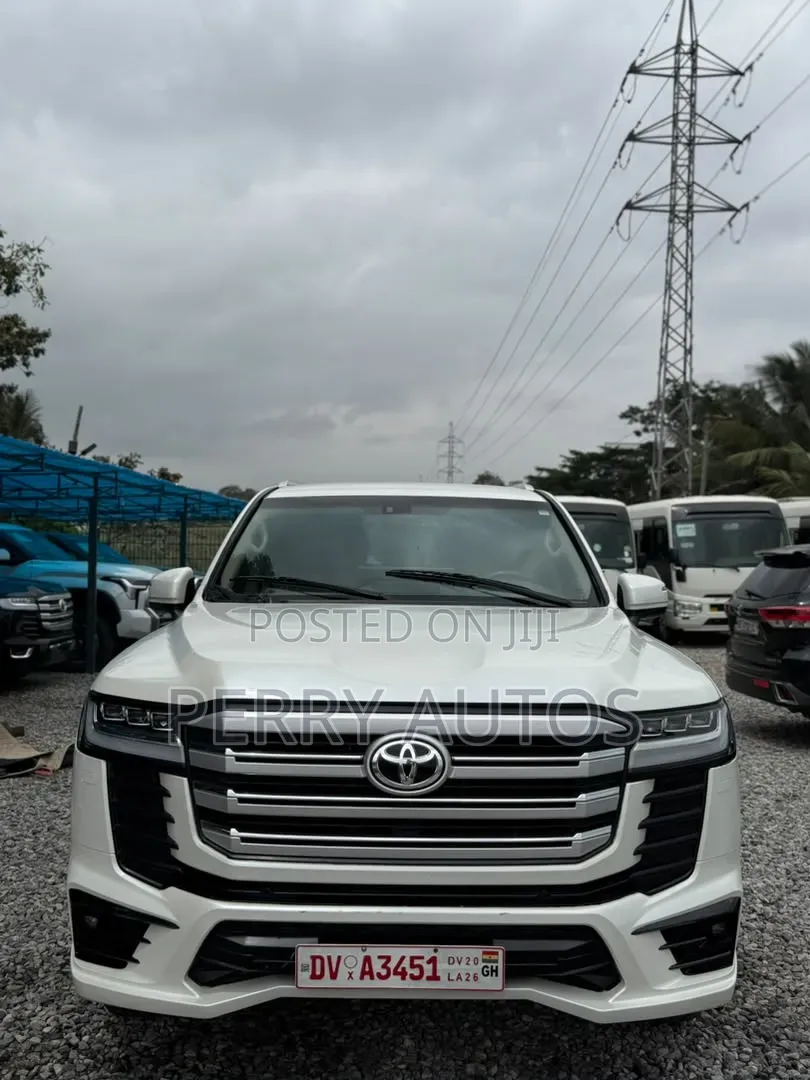 Toyota Land Cruiser 2016 White