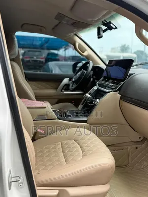 Toyota Land Cruiser 2016 White