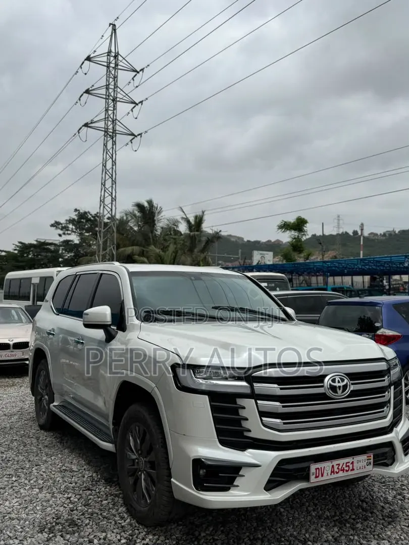 Toyota Land Cruiser 2016 White