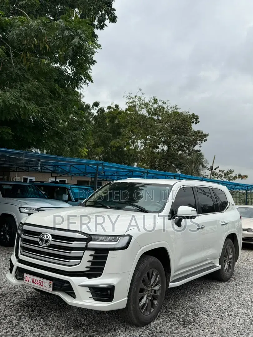 Toyota Land Cruiser 2016 White