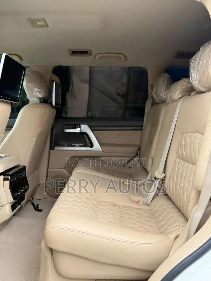Toyota Land Cruiser 2016 White