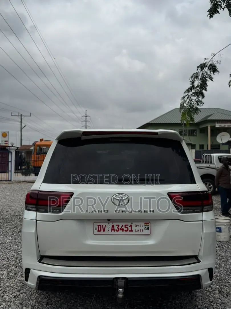 Toyota Land Cruiser 2016 White
