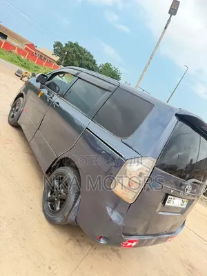 Toyota Voxy 2010 Black