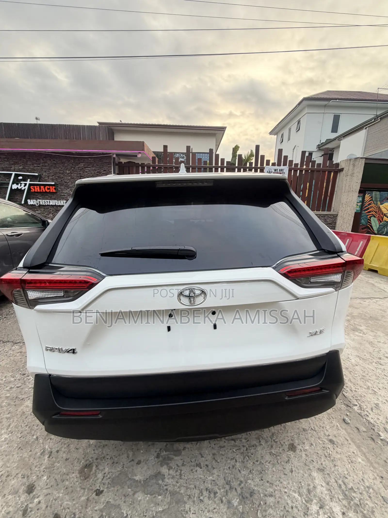 Toyota RAV4 XLE 2022 White
