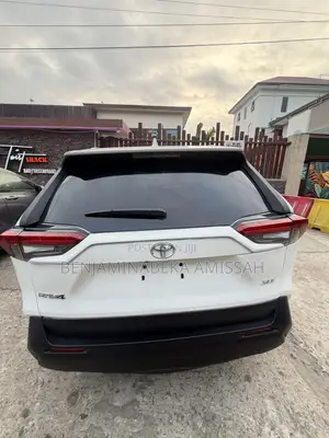 Toyota RAV4 XLE 2022 White