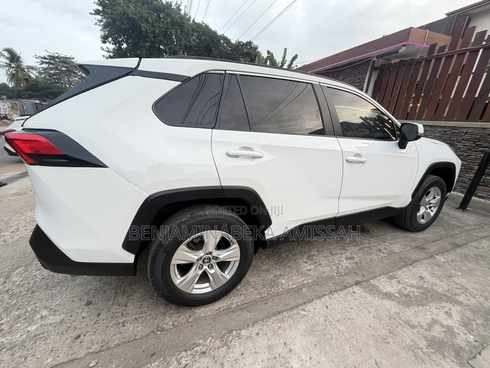 Toyota RAV4 XLE 2022 White