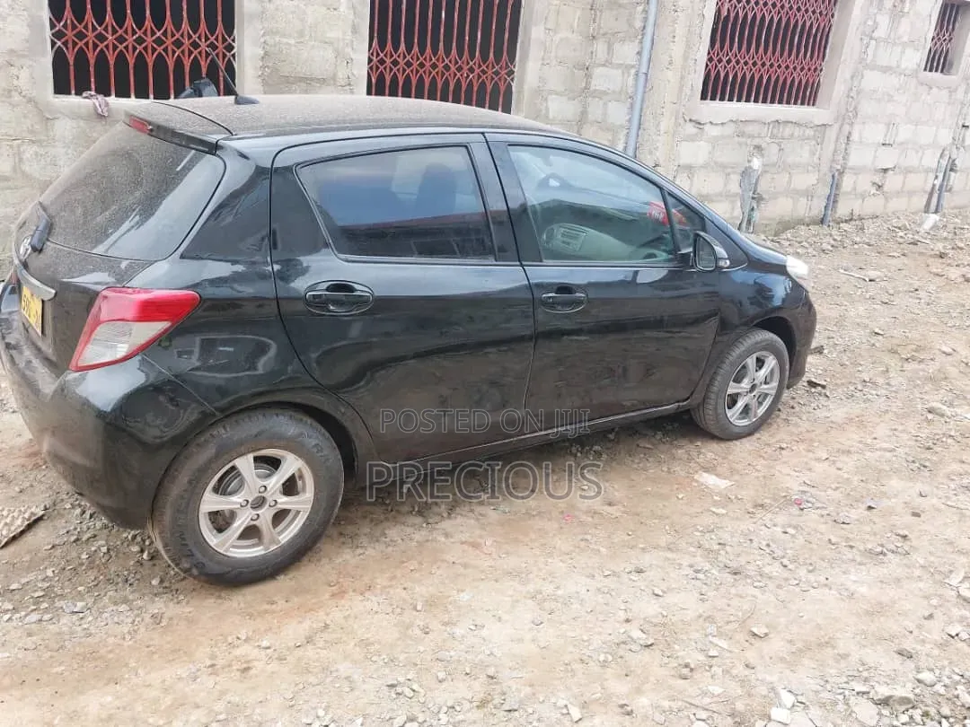 Toyota Vitz 2012 Black