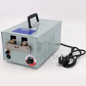 Debeaker Machine