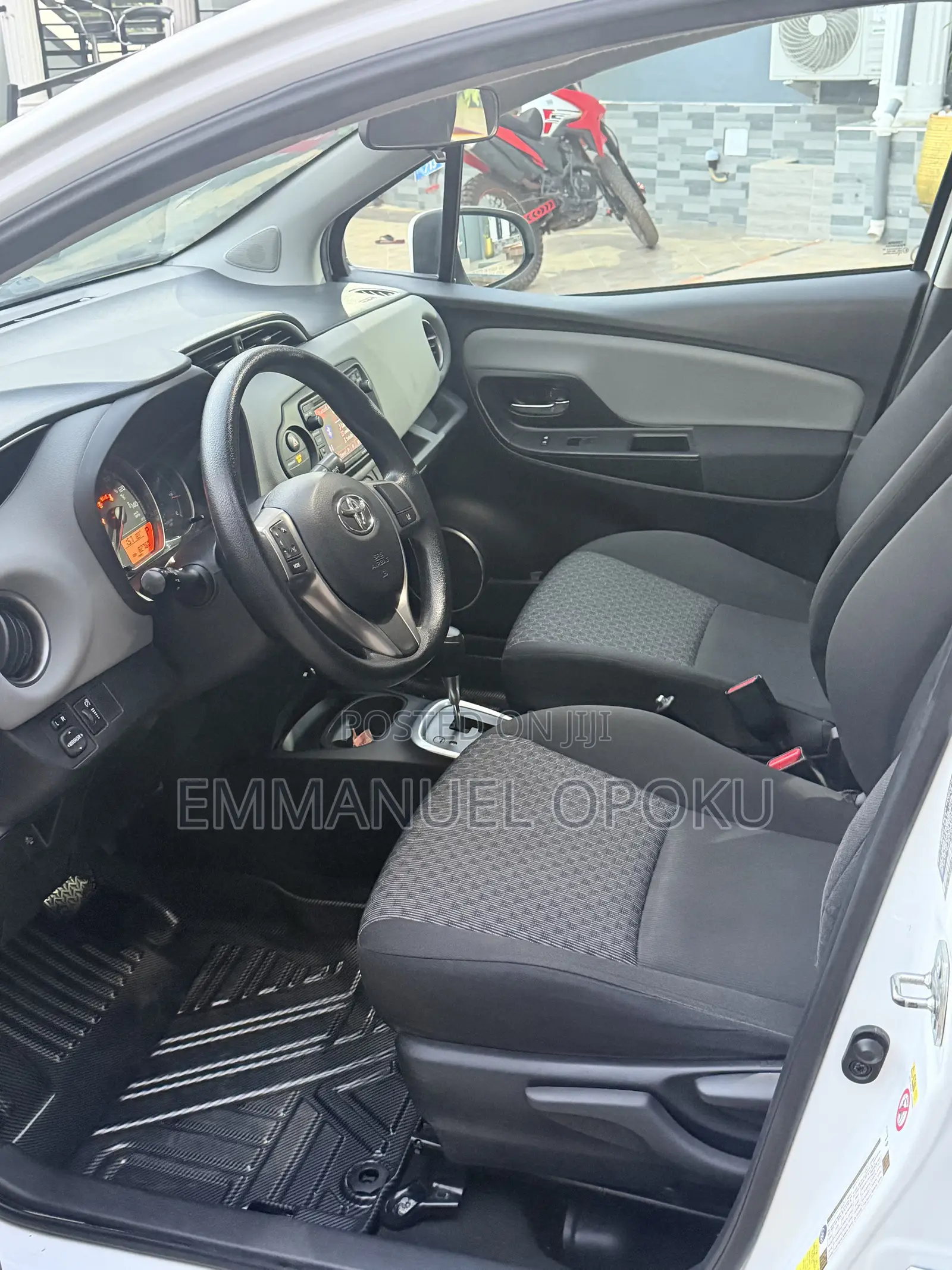 Toyota Yaris LE Hatchback 5dr 2017 White
