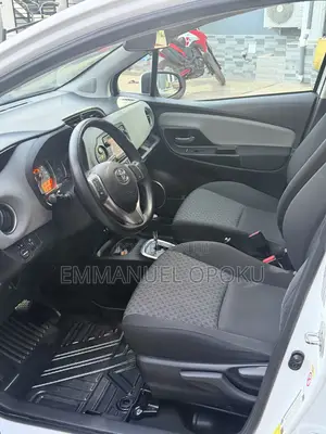 Toyota Yaris LE Hatchback 5dr 2017 White
