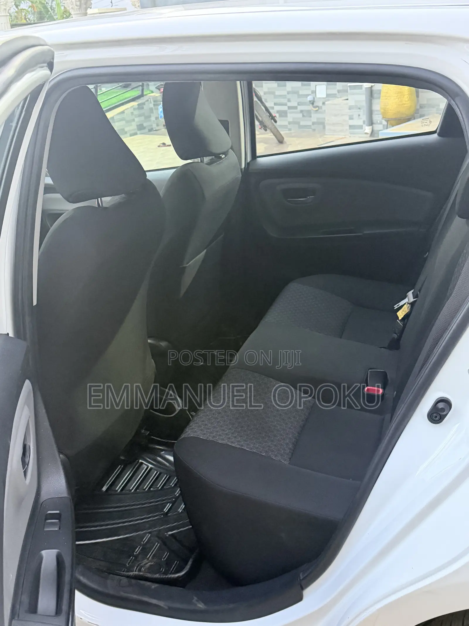 Toyota Yaris LE Hatchback 5dr 2017 White