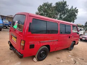 Nissan Caravan (Urvan) 1994 Red