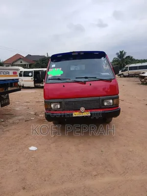 Nissan Caravan (Urvan) 1994 Red