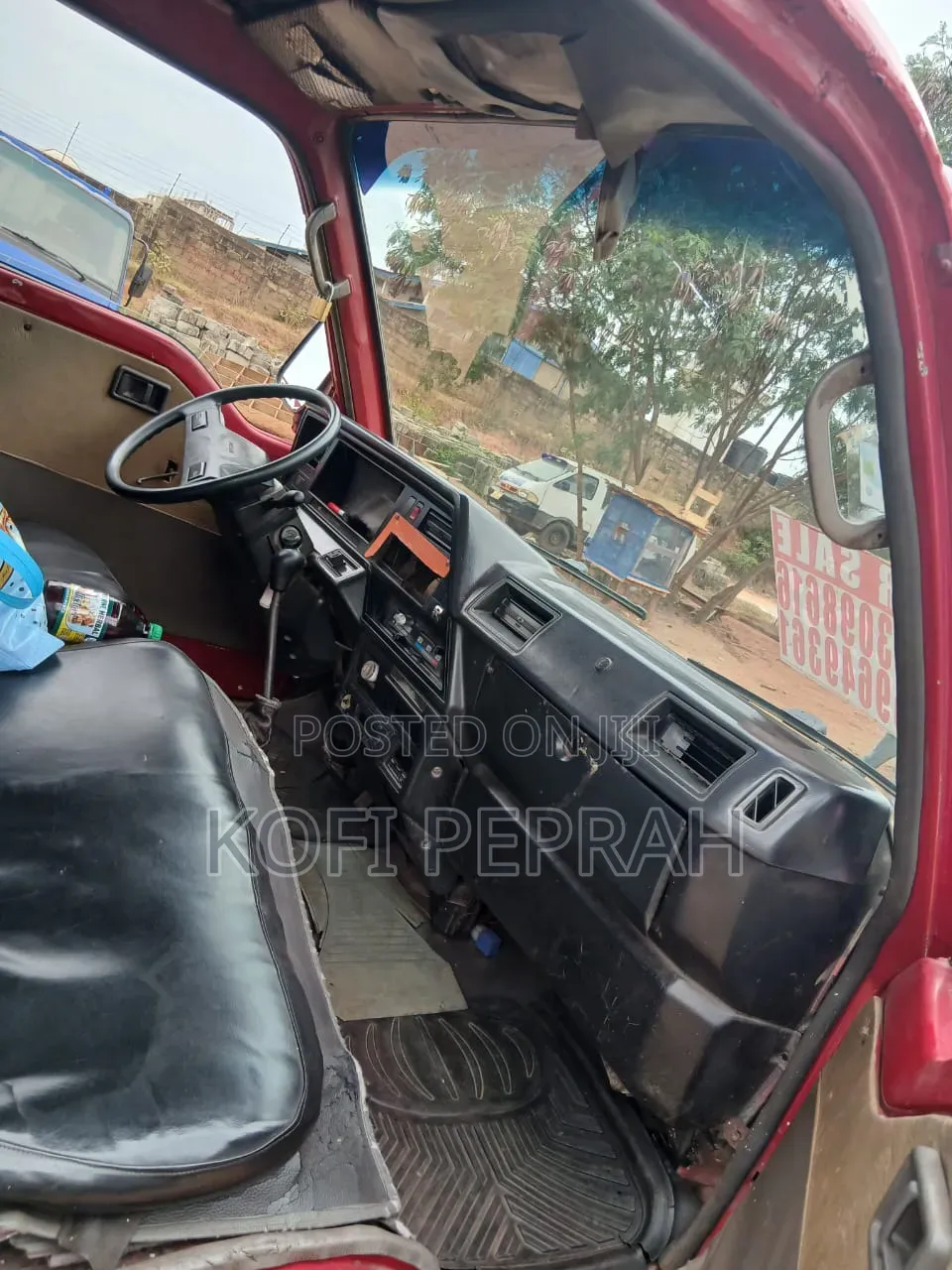 Nissan Caravan (Urvan) 1994 Red