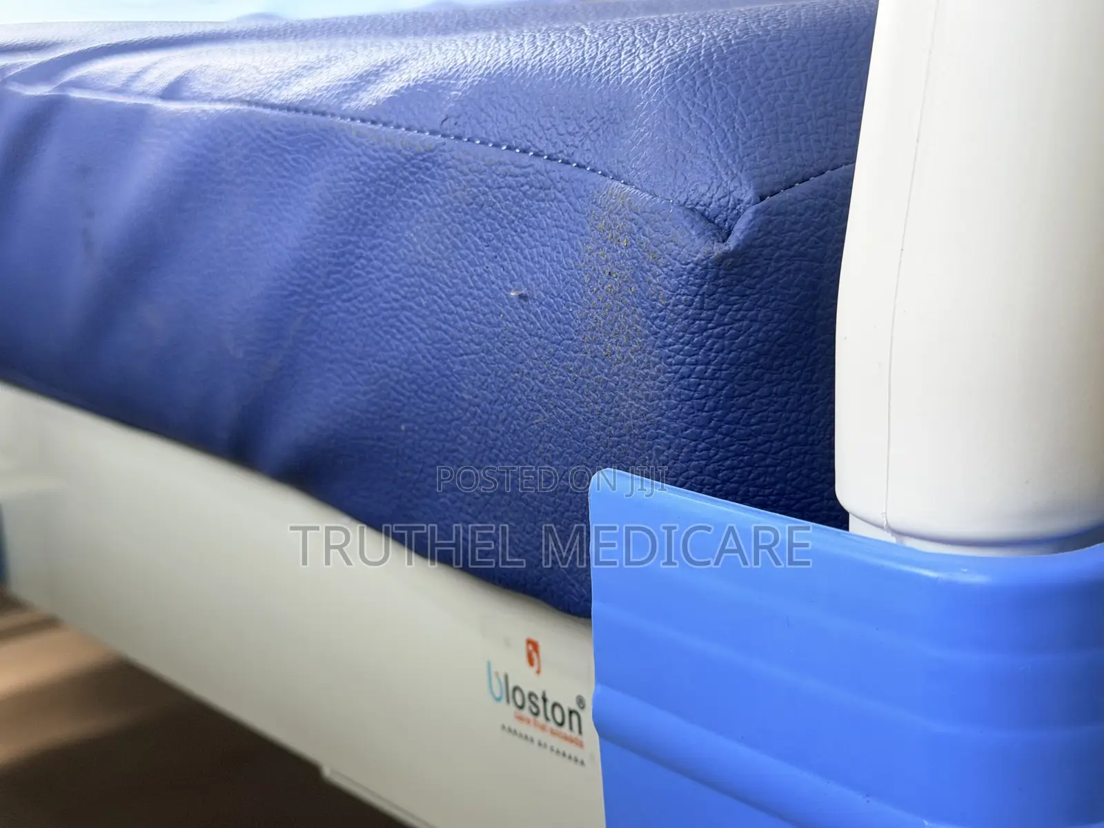 Manual 2crank Hospital Bed (With Iv Pole, Table)