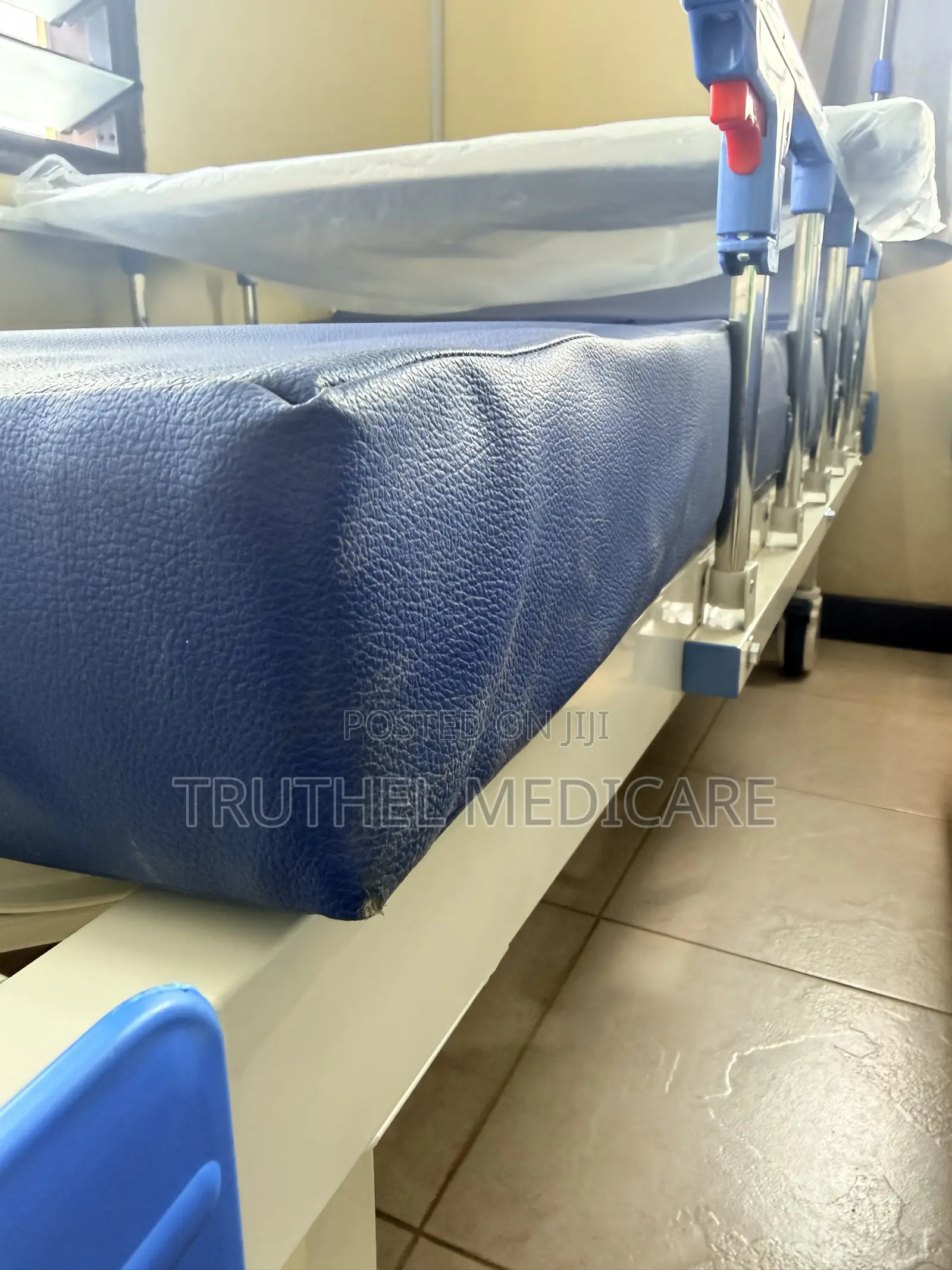 Manual 2crank Hospital Bed (With Iv Pole, Table)