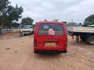 Nissan Caravan (Urvan) 1994 Red